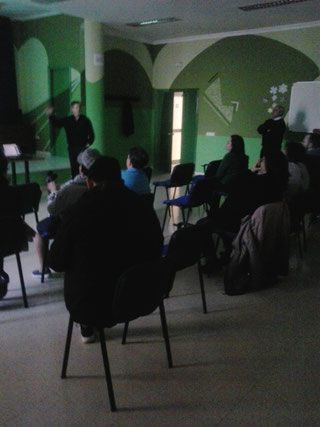 Hemos impartido un taller de mediación social a jóvenes de la asociación de Pleyades de las barriadas de la “Dehesa” y “El Fuerte”.